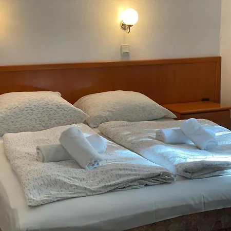 Del Porto Hotel Balatonfoeldvar 호텔 *